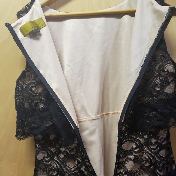 Nicole Miller black lace dress women size medium.  Excellent condition! - Picture 3 of 7
